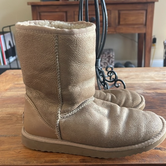 Gold UGGs size W6 - Picture 9 of 9